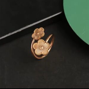Chic 18k Gold plated stainless steel Floral Women's Ring